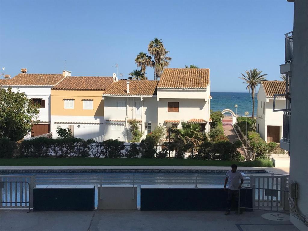 Apartamento En Complejo Residencial Con Piscina Y Garaje Frente Al Mar Valencia Eksteriør billede
